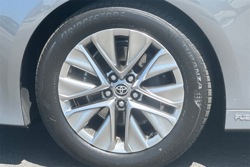 Toyota Mirai Vehicle Full-screen Gallery Image 25