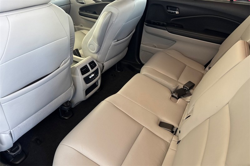 Honda Pilot Vehicle Full-screen Gallery Image 11