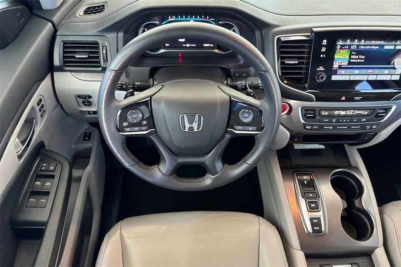 Honda Pilot Vehicle Full-screen Gallery Image 13