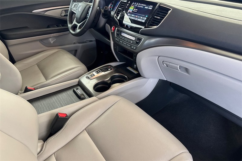 Honda Pilot Vehicle Full-screen Gallery Image 15