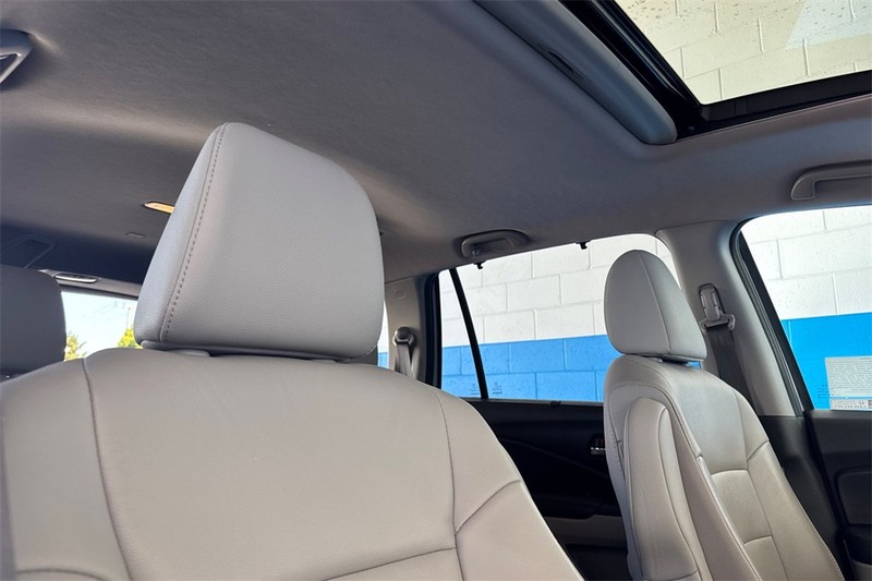 Honda Pilot Vehicle Full-screen Gallery Image 16