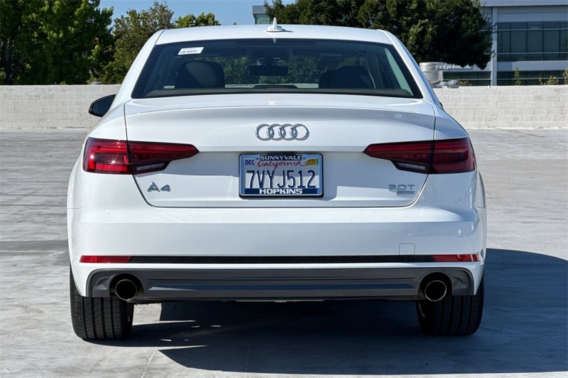 Audi A4 Vehicle Full-screen Gallery Image 04