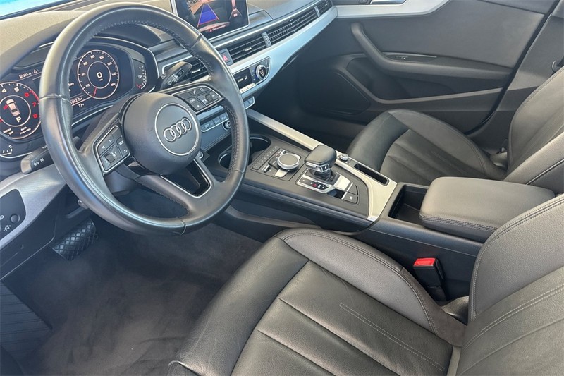 Audi A4 Vehicle Full-screen Gallery Image 09