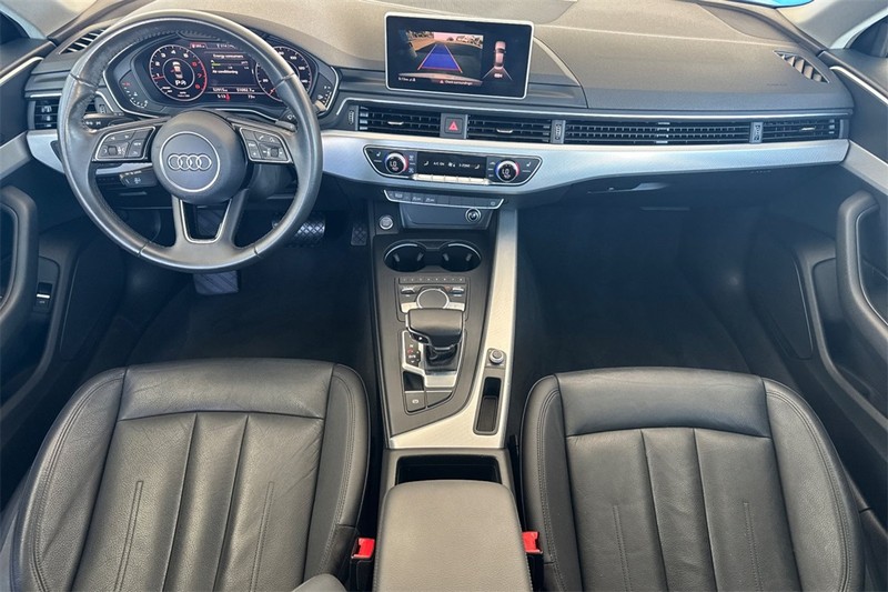 Audi A4 Vehicle Full-screen Gallery Image 12