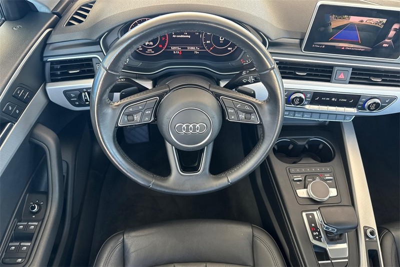 Audi A4 Vehicle Full-screen Gallery Image 13