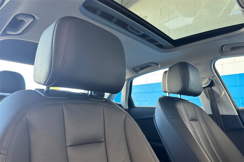 Audi A4 Vehicle Full-screen Gallery Image 15