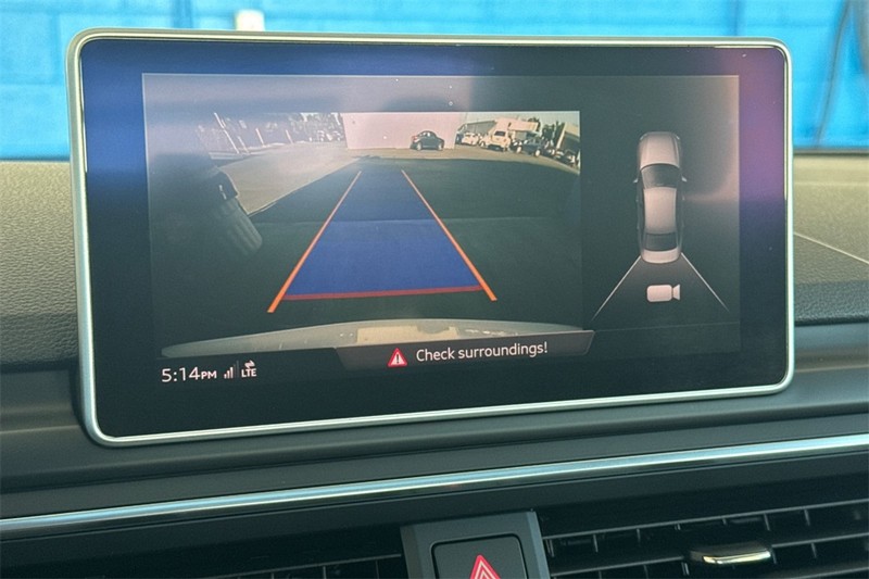 Audi A4 Vehicle Full-screen Gallery Image 18