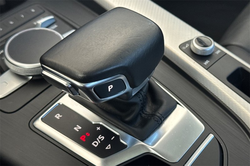 Audi A4 Vehicle Full-screen Gallery Image 20