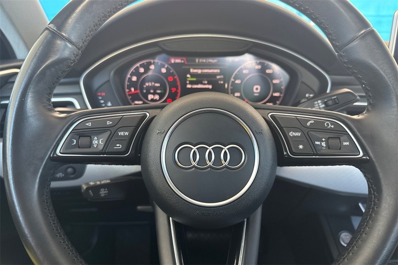 Audi A4 Vehicle Full-screen Gallery Image 22