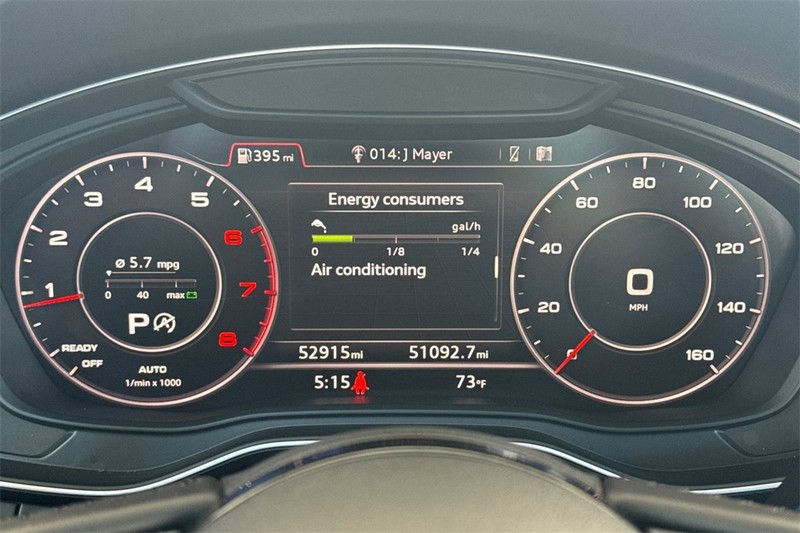 Audi A4 Vehicle Full-screen Gallery Image 23