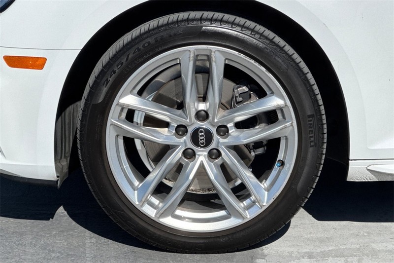 Audi A4 Vehicle Full-screen Gallery Image 25