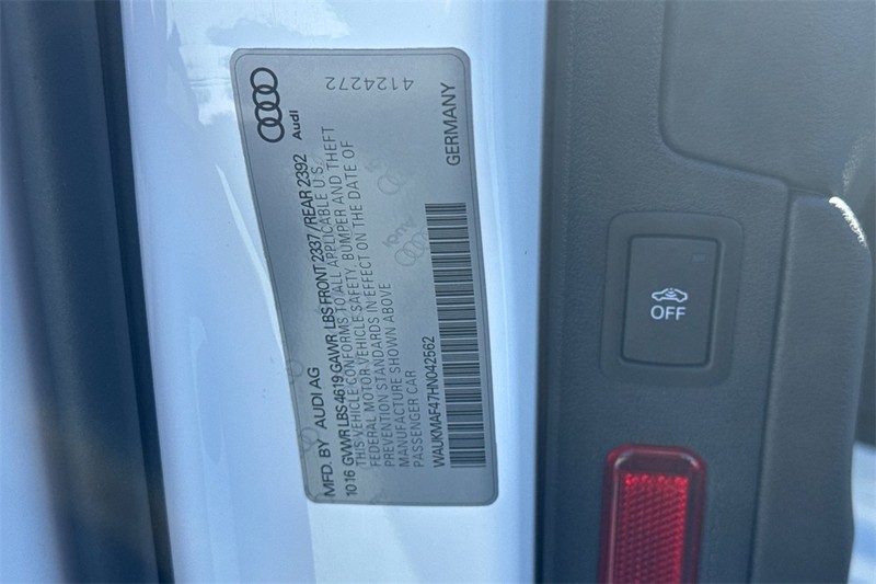 Audi A4 Vehicle Full-screen Gallery Image 28