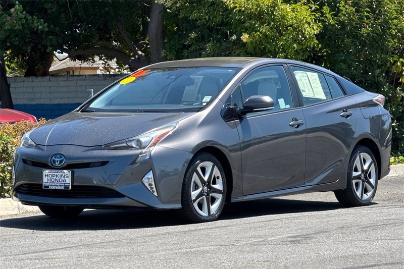 Toyota Prius Vehicle Full-screen Gallery Image 07