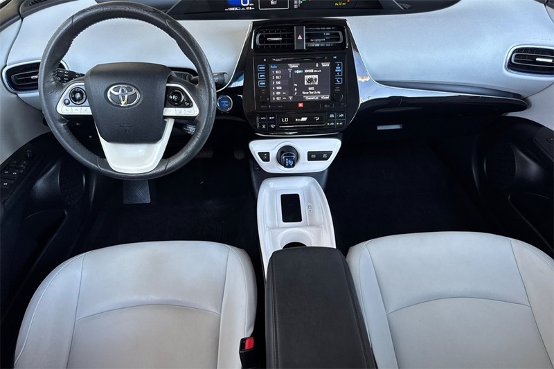 Toyota Prius Vehicle Full-screen Gallery Image 12
