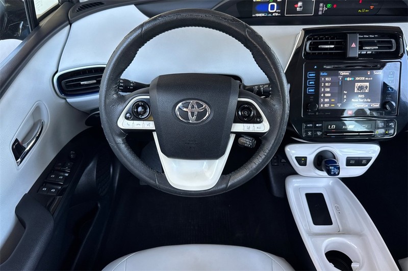 Toyota Prius Vehicle Full-screen Gallery Image 13