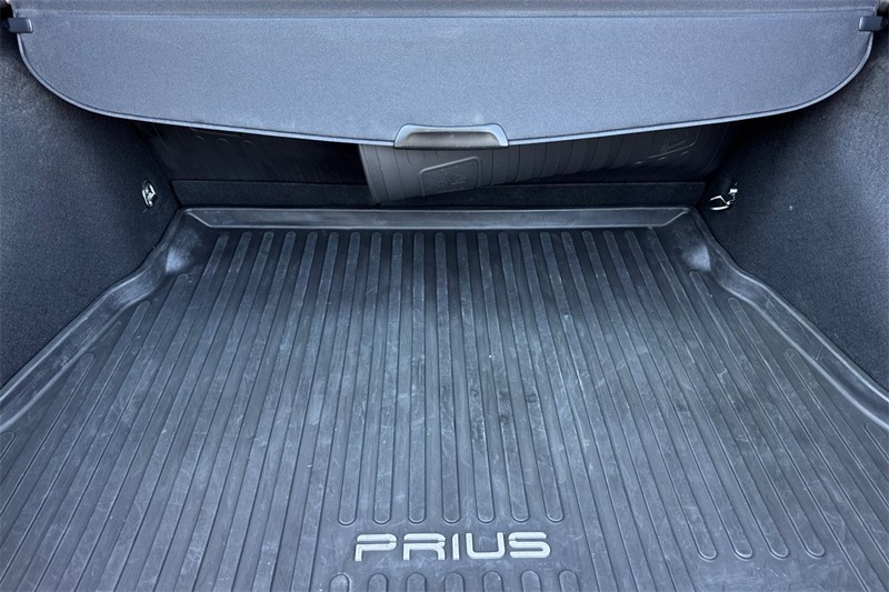 Toyota Prius Vehicle Full-screen Gallery Image 14