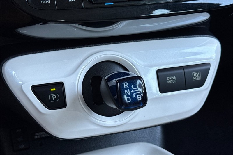 Toyota Prius Vehicle Full-screen Gallery Image 21