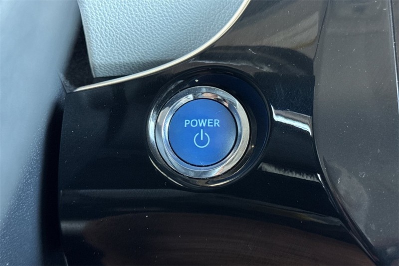 Toyota Prius Vehicle Full-screen Gallery Image 22