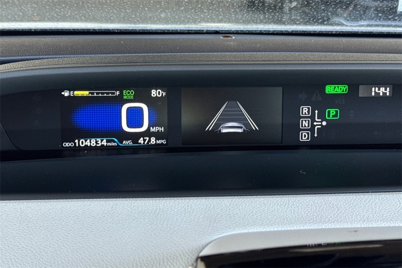 Toyota Prius Vehicle Full-screen Gallery Image 24