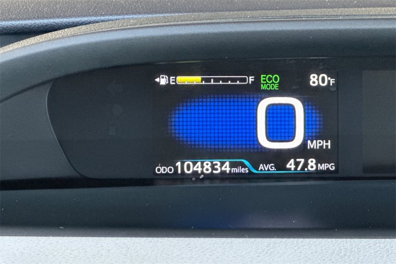 Toyota Prius Vehicle Full-screen Gallery Image 25