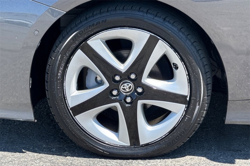 Toyota Prius Vehicle Full-screen Gallery Image 26