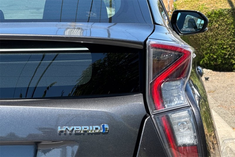 Toyota Prius Vehicle Full-screen Gallery Image 27