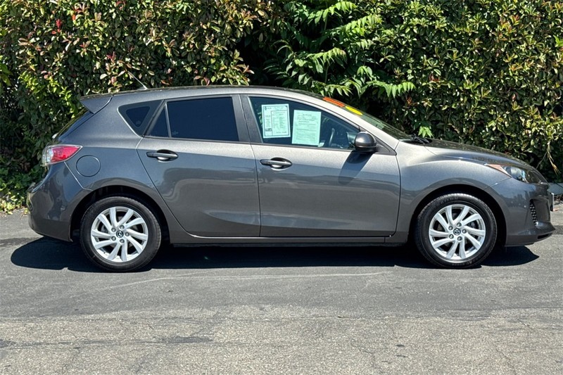 Mazda Mazda3 Vehicle Full-screen Gallery Image 02
