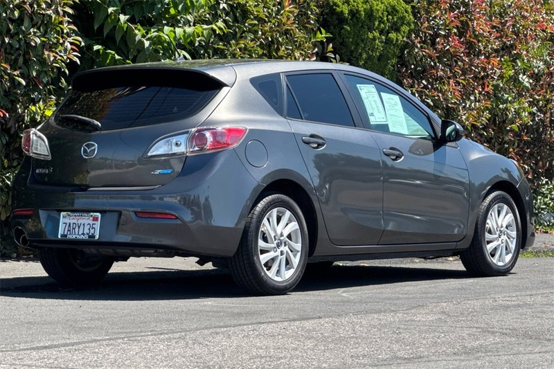 Mazda Mazda3 Vehicle Full-screen Gallery Image 03