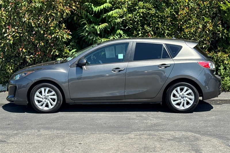 Mazda Mazda3 Vehicle Full-screen Gallery Image 06