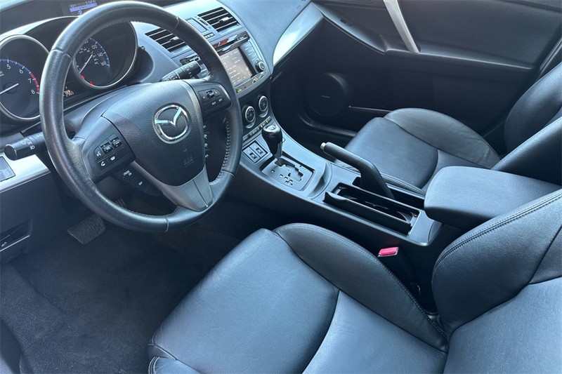 Mazda Mazda3 Vehicle Full-screen Gallery Image 09