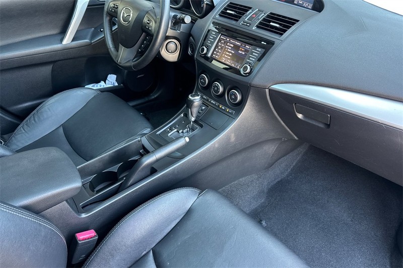 Mazda Mazda3 Vehicle Full-screen Gallery Image 15