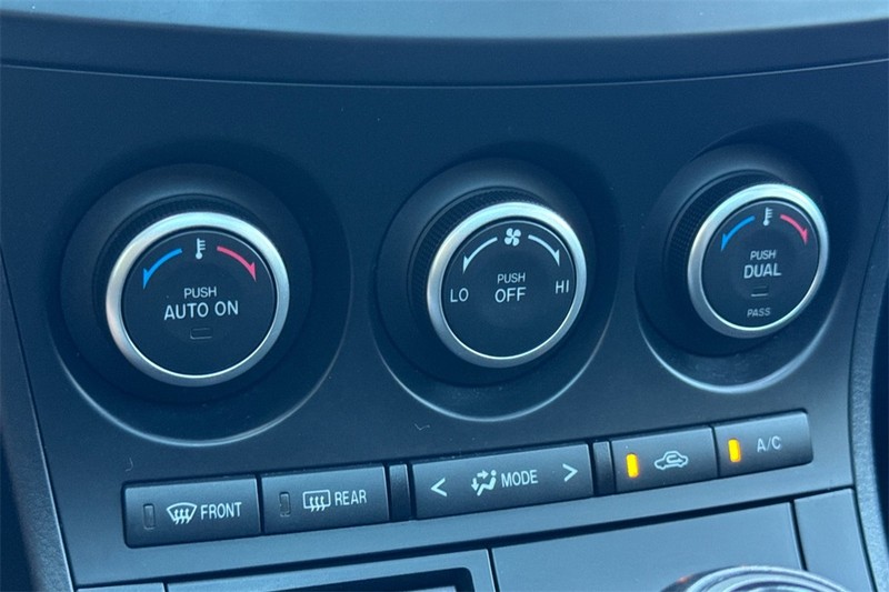 Mazda Mazda3 Vehicle Full-screen Gallery Image 18