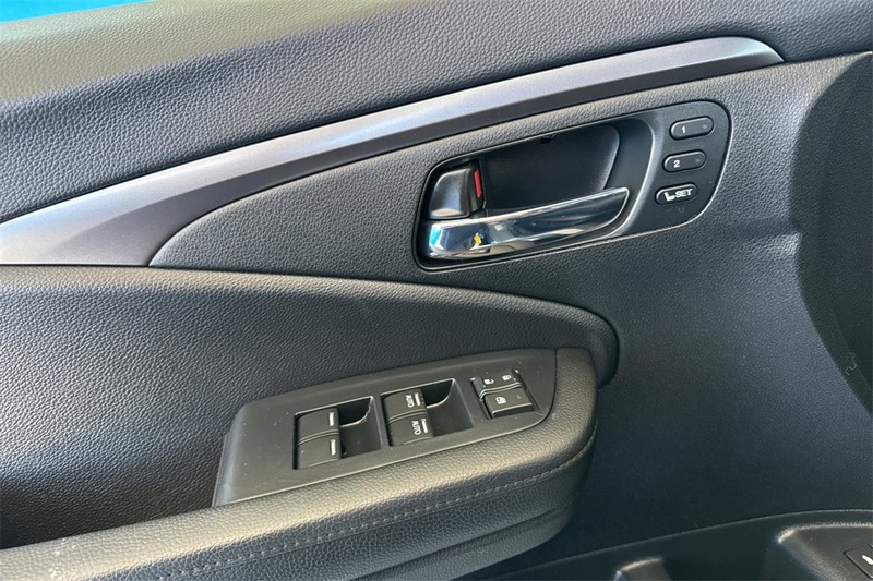 Honda Pilot Vehicle Full-screen Gallery Image 10