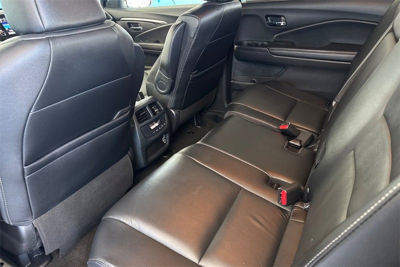 Honda Pilot Vehicle Full-screen Gallery Image 11