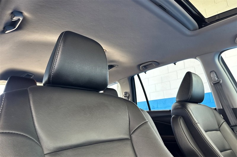 Honda Pilot Vehicle Full-screen Gallery Image 17