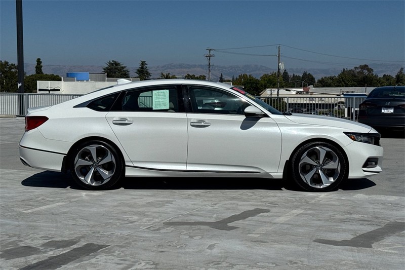 Honda Accord Sedan Vehicle Full-screen Gallery Image 02