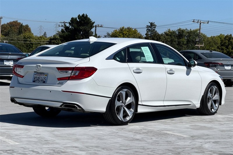 Honda Accord Sedan Vehicle Full-screen Gallery Image 03