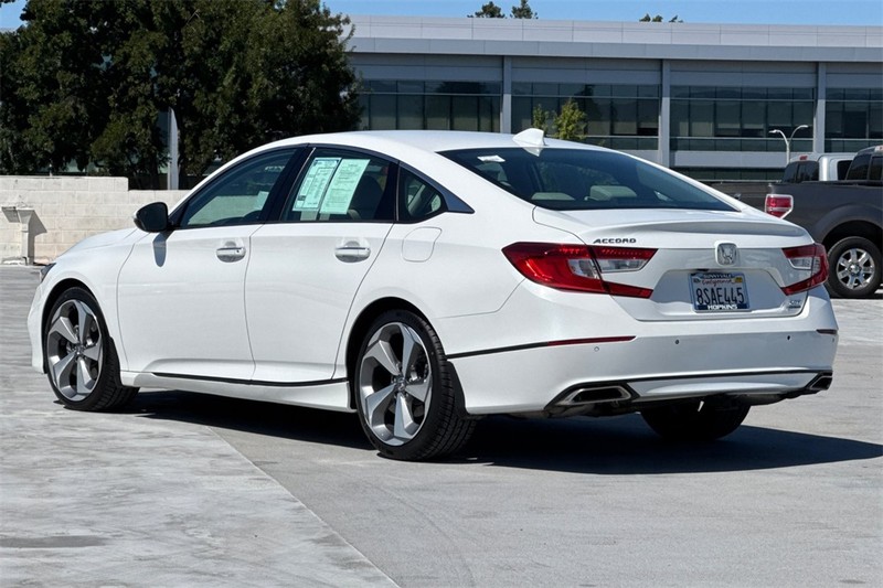 Honda Accord Sedan Vehicle Full-screen Gallery Image 05