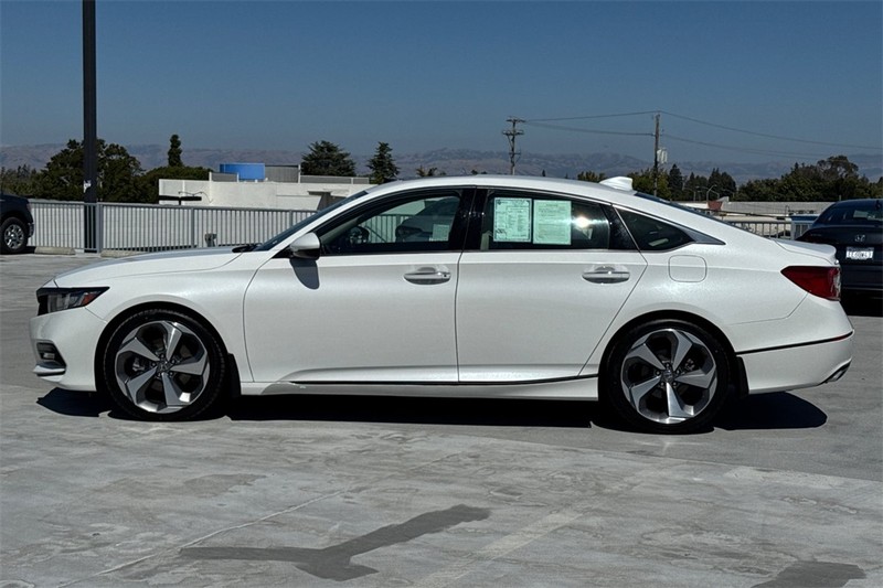 Honda Accord Sedan Vehicle Full-screen Gallery Image 06