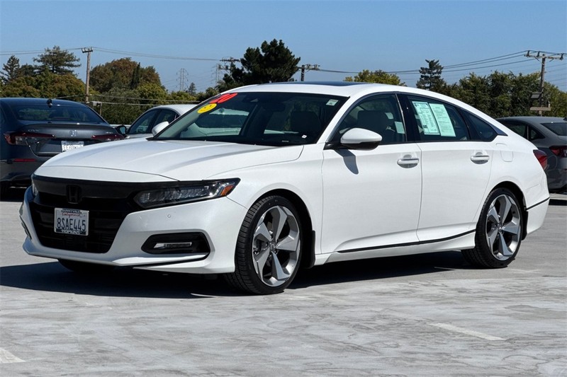 Honda Accord Sedan Vehicle Full-screen Gallery Image 07