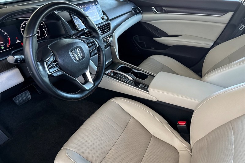 Honda Accord Sedan Vehicle Full-screen Gallery Image 09