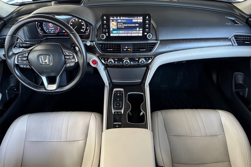 Honda Accord Sedan Vehicle Full-screen Gallery Image 12