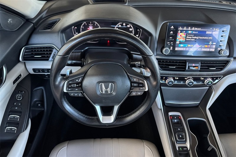 Honda Accord Sedan Vehicle Full-screen Gallery Image 13