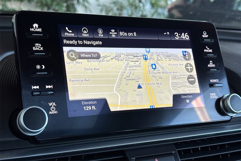 Honda Accord Sedan Vehicle Full-screen Gallery Image 17
