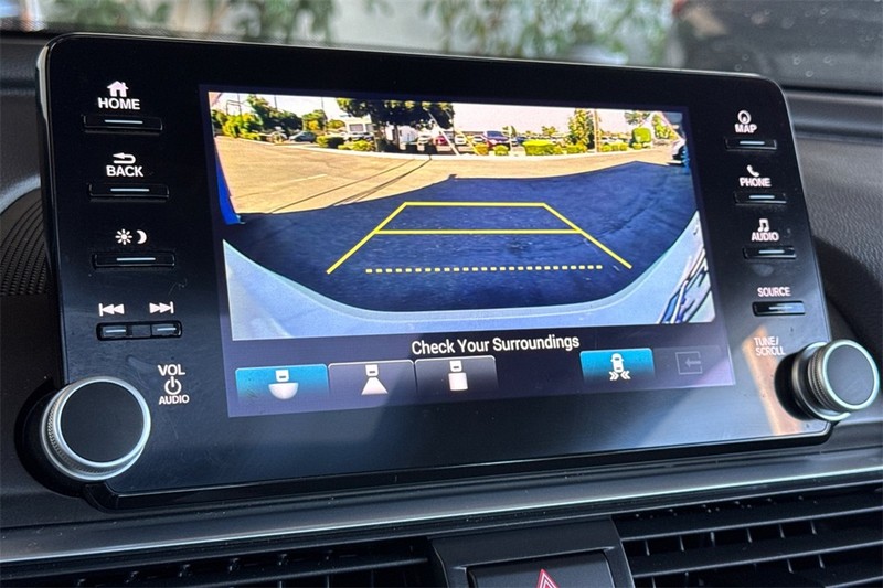 Honda Accord Sedan Vehicle Full-screen Gallery Image 18