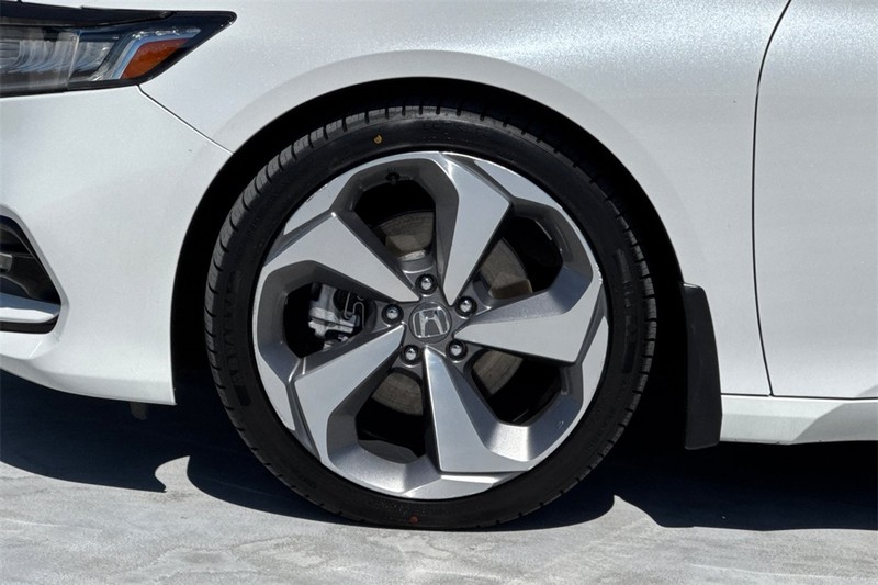 Honda Accord Sedan Vehicle Full-screen Gallery Image 25