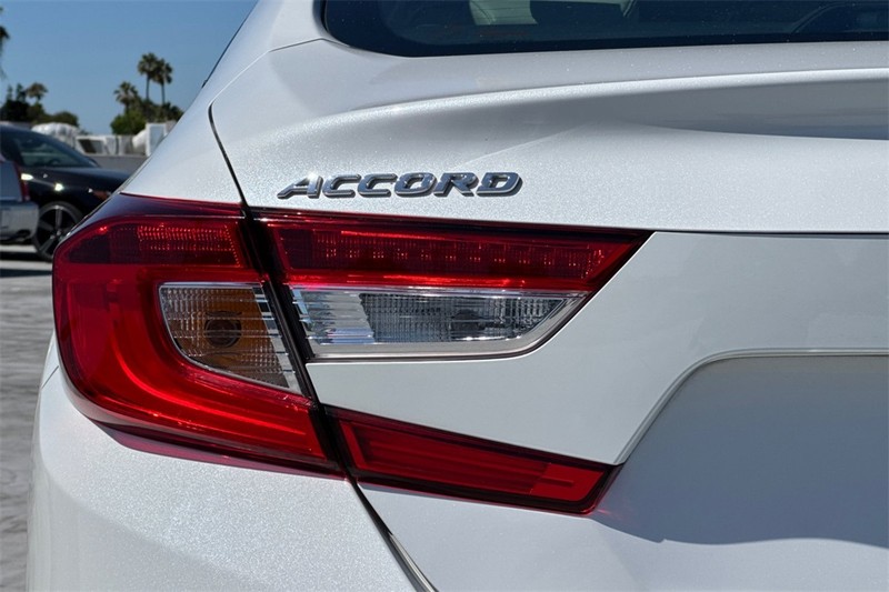 Honda Accord Sedan Vehicle Full-screen Gallery Image 26