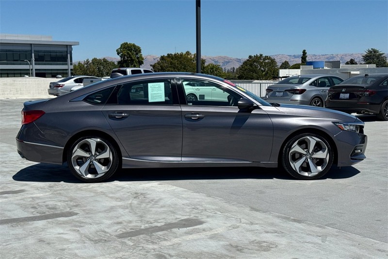 Honda Accord Sedan Vehicle Full-screen Gallery Image 02