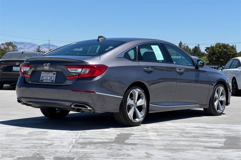 Honda Accord Sedan Vehicle Full-screen Gallery Image 03