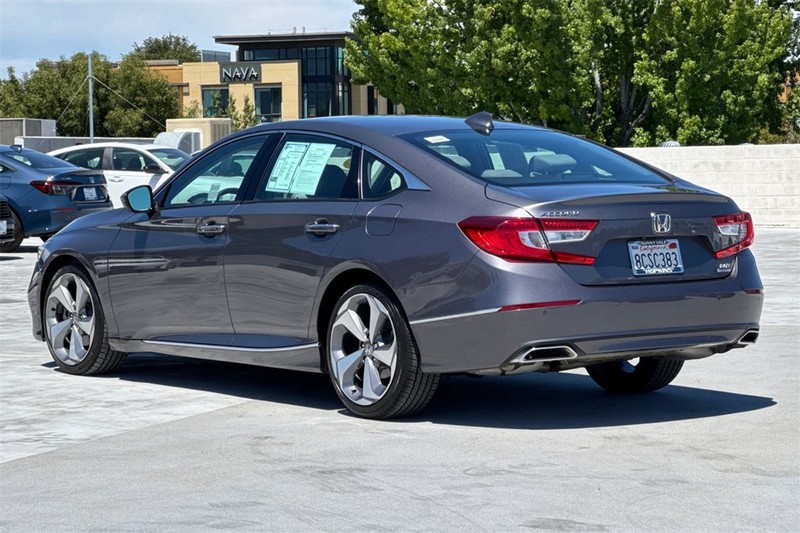 Honda Accord Sedan Vehicle Full-screen Gallery Image 05